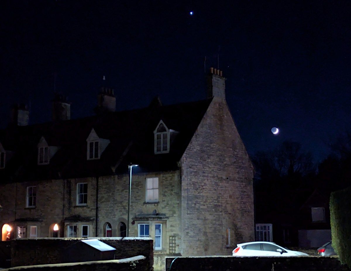 Light from street, Moon and&nbsp;planet