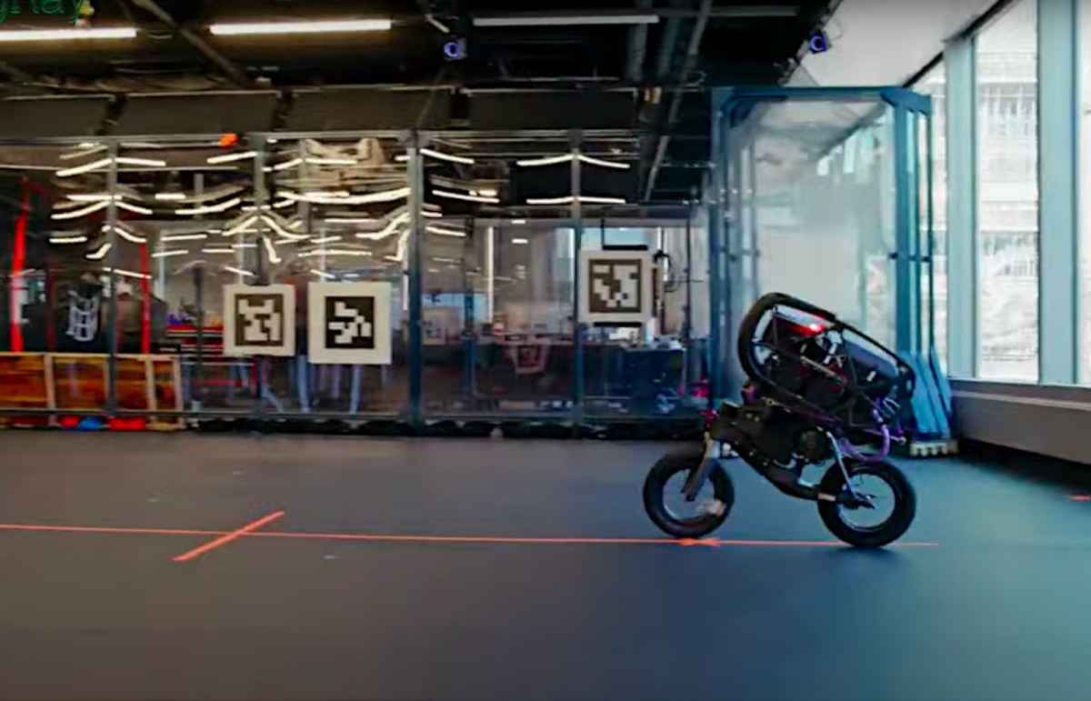 Bike balancing robot